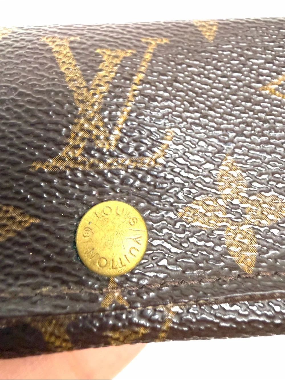 Authentic Louis Vuitton Monogram 4 Key Holder Case